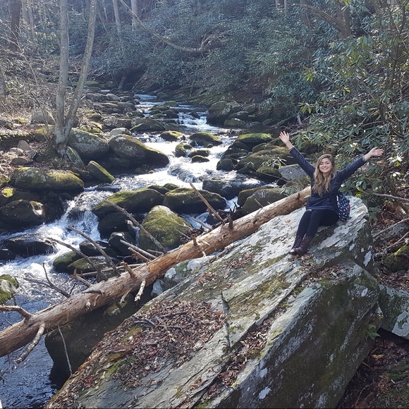 Meet your Posher, Briana - Picture 2 of 4